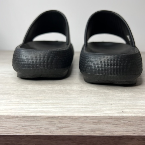 J/slides Black Slip On Slides Size 6 or 37-38 in Like New Condition - Picture 4 of 5